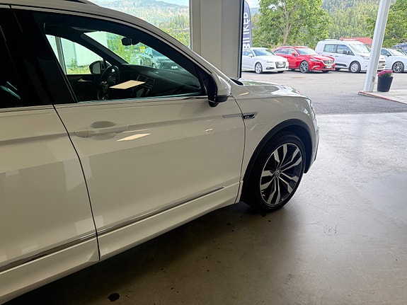 Volkswagen Tiguan 4 of 30