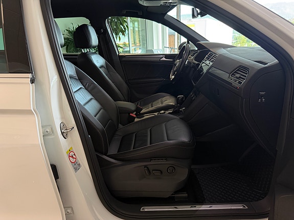 Volkswagen Tiguan 23 of 30