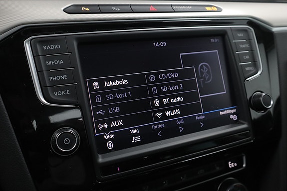 Volkswagen Passat 15 of 29