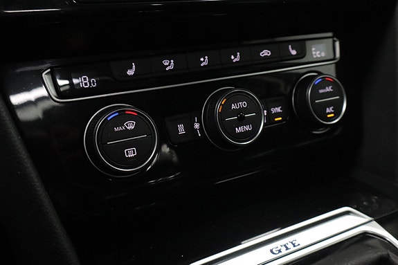 Volkswagen Passat 19 of 29