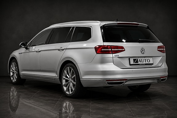 Volkswagen Passat 4 of 29