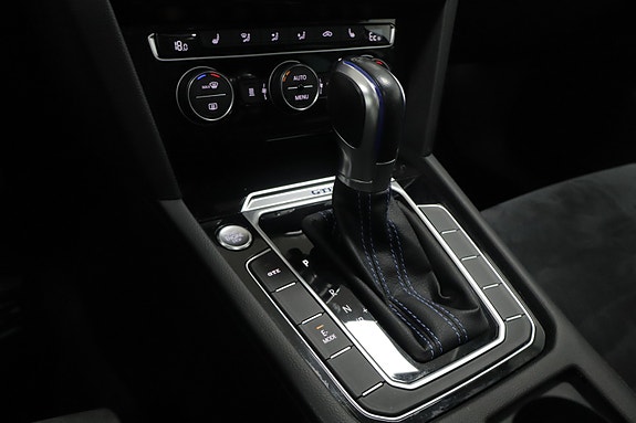 Volkswagen Passat 20 of 29