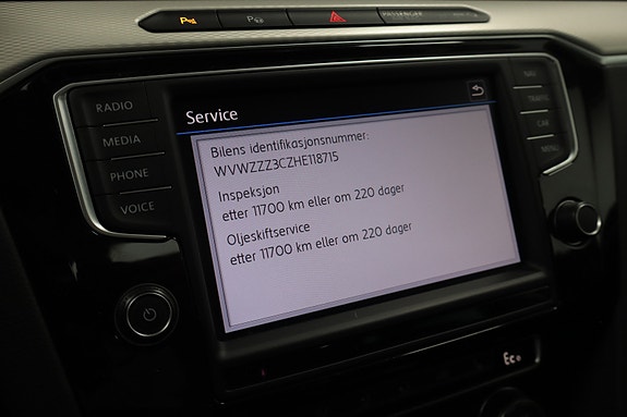 Volkswagen Passat 17 of 29