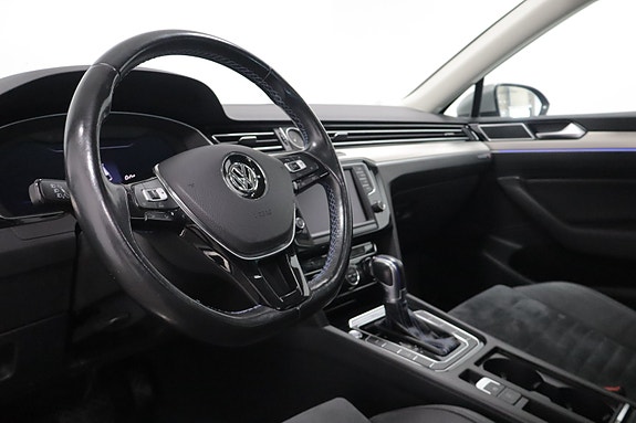 Volkswagen Passat 8 of 29