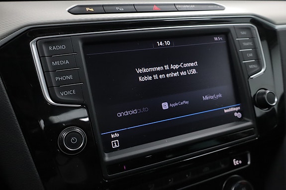 Volkswagen Passat 18 of 29