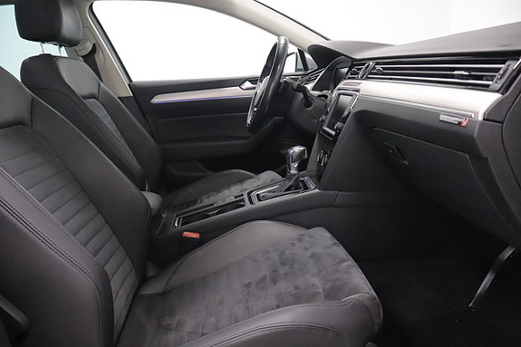 Volkswagen Passat 23 of 29