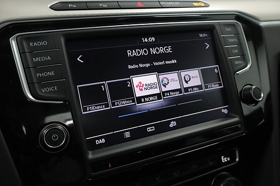 Volkswagen Passat 12 of 29