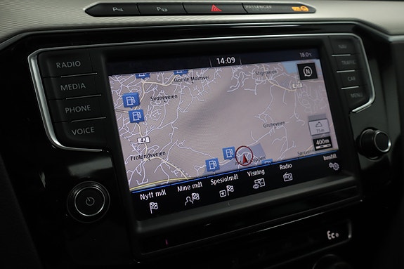Volkswagen Passat 13 of 29