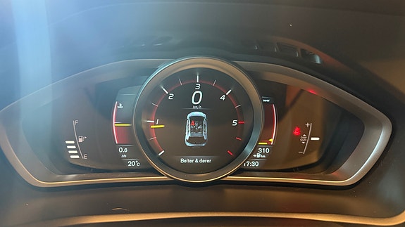 Volvo V40 Cross Country 12 of 26