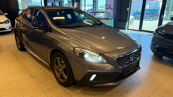 Volvo V40 Cross Country 5 of 26