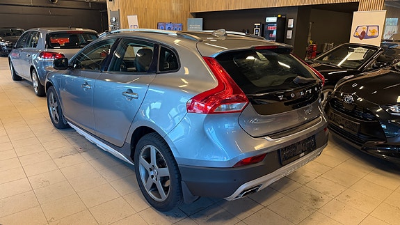 Volvo V40 Cross Country 4 of 26