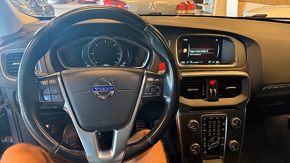 Volvo V40 Cross Country 13 of 26
