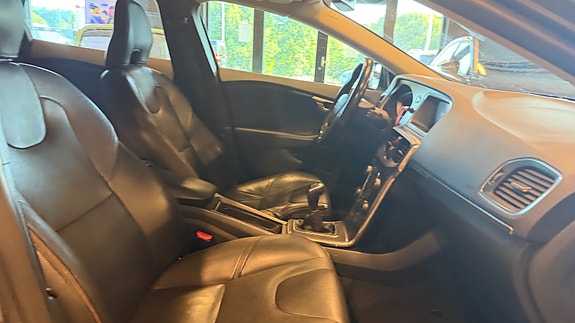 Volvo V40 Cross Country 20 of 26