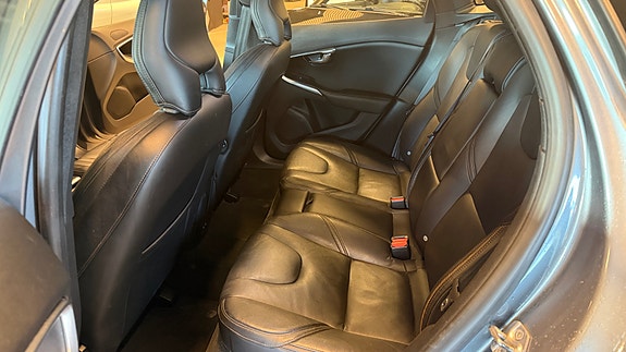 Volvo V40 Cross Country 18 of 26