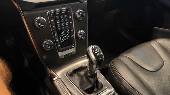 Volvo V40 Cross Country 10 of 26