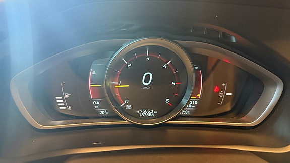 Volvo V40 Cross Country 7 of 26