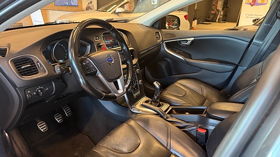 Volvo V40 Cross Country 14 of 26