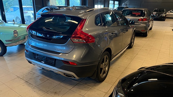Volvo V40 Cross Country 2 of 26