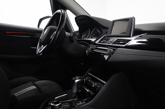 BMW 225xe 23 of 29