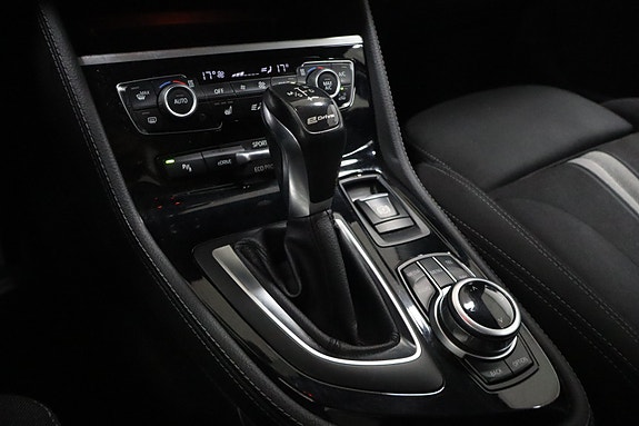 BMW 225xe 22 of 29