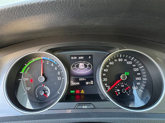 Volkswagen e-Golf VII 18 of 30