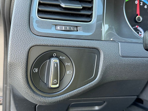 Volkswagen e-Golf VII 12 of 30