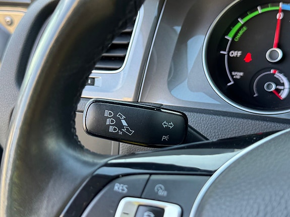 Volkswagen e-Golf VII 14 of 30