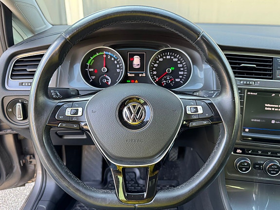 Volkswagen e-Golf VII 13 of 30