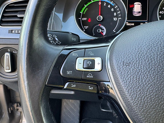 Volkswagen e-Golf VII 16 of 30