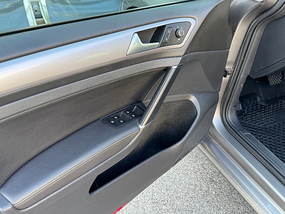 Volkswagen e-Golf VII 9 of 30