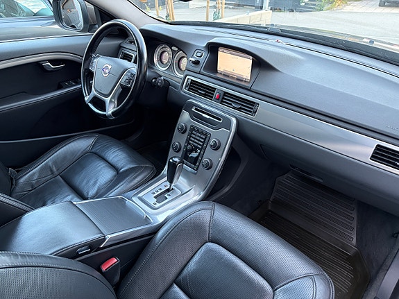 Volvo XC70 10 of 22