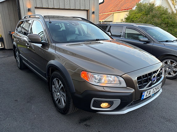 Volvo XC70 3 of 22