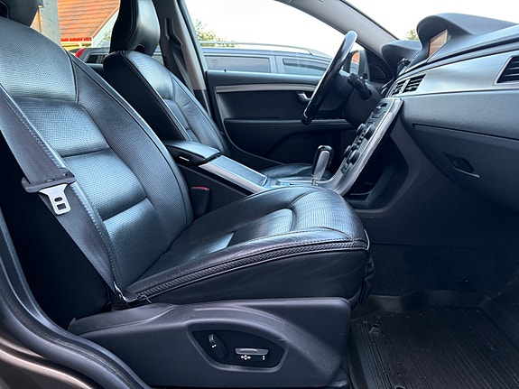 Volvo XC70 15 of 22