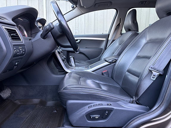 Volvo XC70 12 of 22