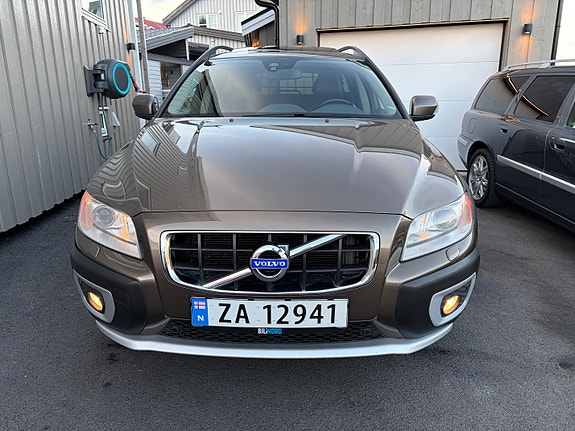 Volvo XC70 2 of 22