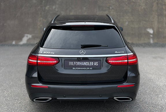 Mercedes-Benz E300 de 11 of 30