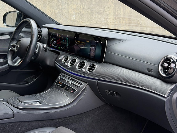 Mercedes-Benz E300 de 16 of 30