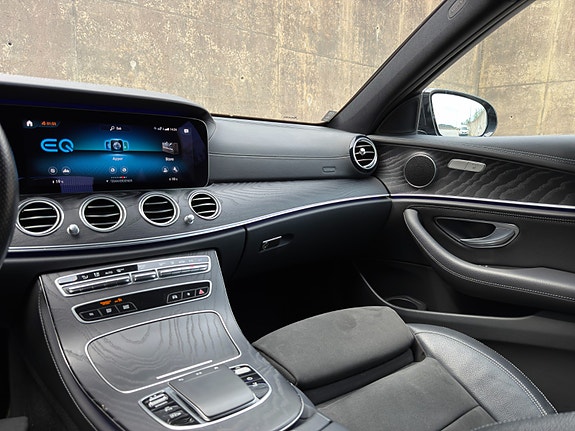 Mercedes-Benz E300 de 27 of 30