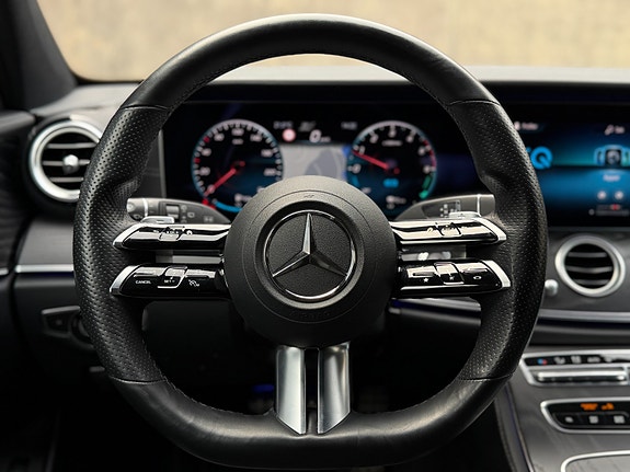 Mercedes-Benz E300 de 26 of 30