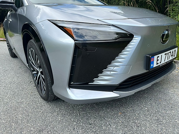 Lexus RZ450e 4 of 24