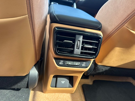Lexus RZ450e 18 of 24