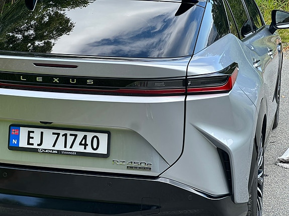 Lexus RZ450e 3 of 24