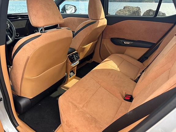 Lexus RZ450e 19 of 24
