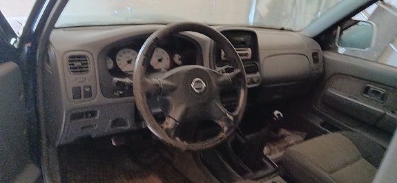 Nissan King Cab 4 of 6