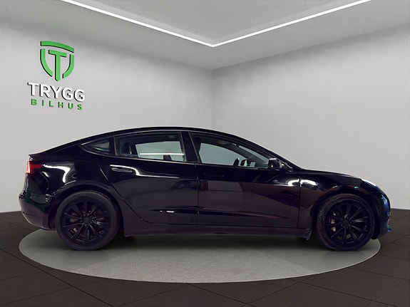 Tesla Model 3 6 of 12