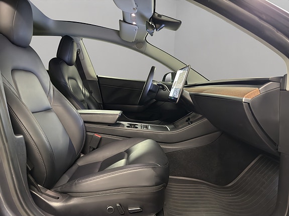 Tesla Model 3 9 of 12