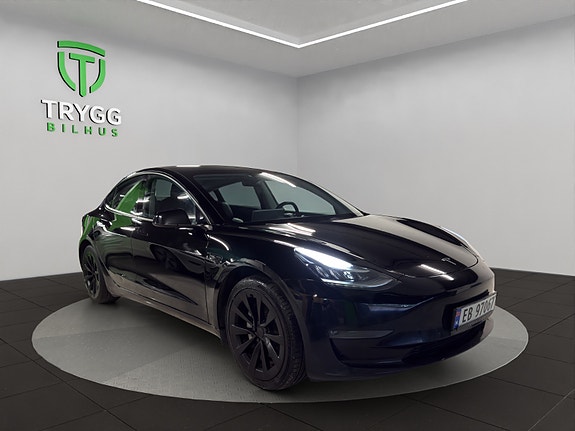 Tesla Model 3 7 of 12