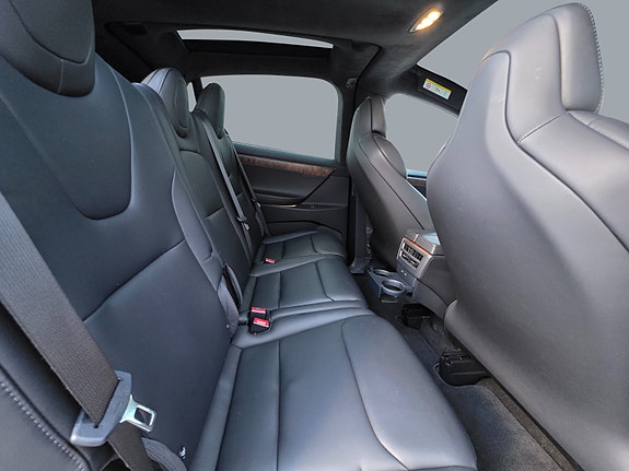 Tesla Model X 13 of 26