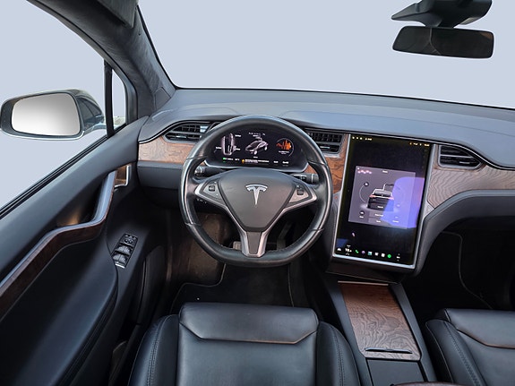 Tesla Model X 15 of 26