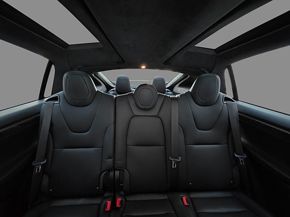 Tesla Model X 14 of 26
